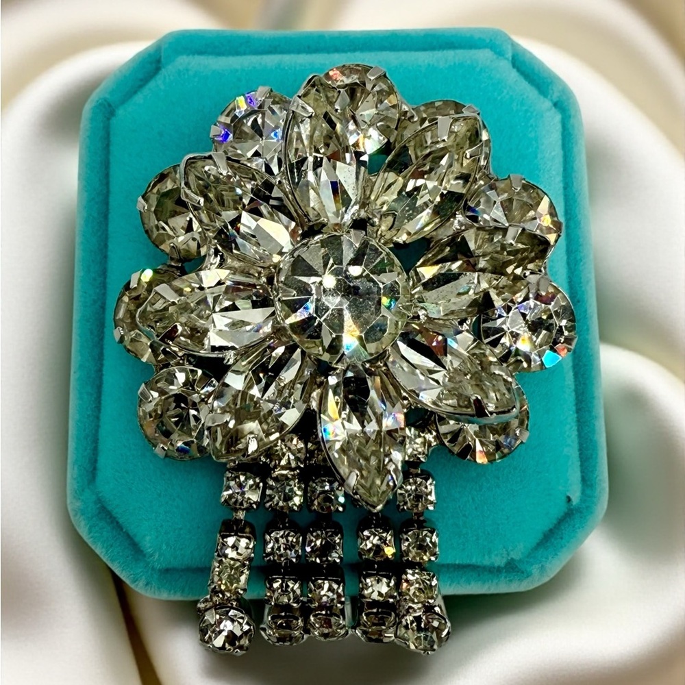 Vintage Layered Rhinestone Flower Brooch & Pendant with Dangles –Silver Tone EUC - Picture 12 of 17